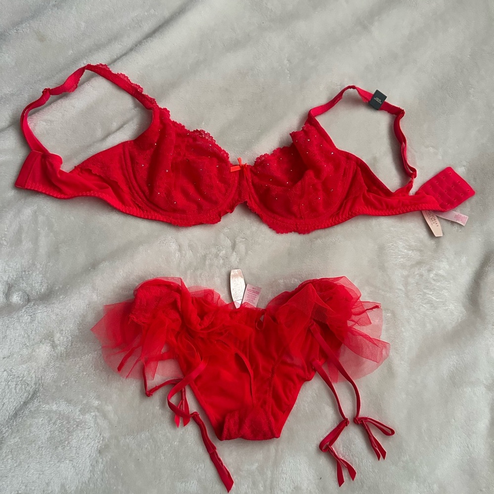 Victoria's Secret Dream Angel  Bra Garter Panty Stockings Set Red